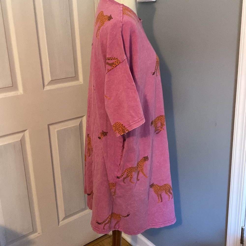 NWOT Easel Los Angeles Oversized TeeShirt Leopard Dress - Picture 2 of 4